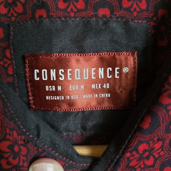 Consequences Red Floral Geometric Print Button Down Shirt Men’s Size Medium - Picture 6 of 6